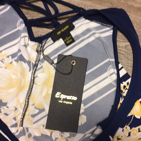 FREE NWT Top 🌼 Floral Summer - Picture 4 of 5